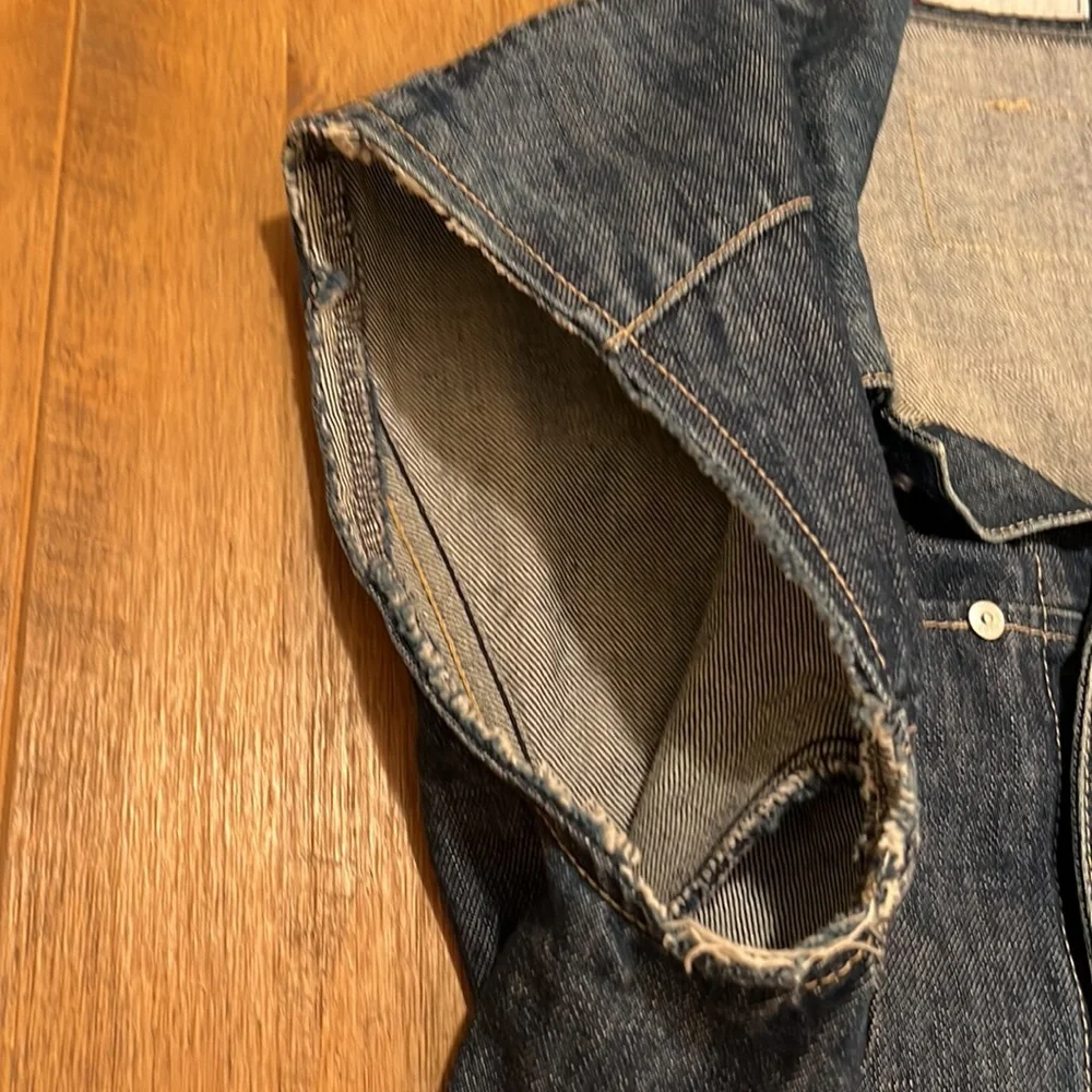 Levi’s Men’s Vest/Waistcoat Like New Medium Denim Blue Classic Collar Buttons - Picture 10 of 11